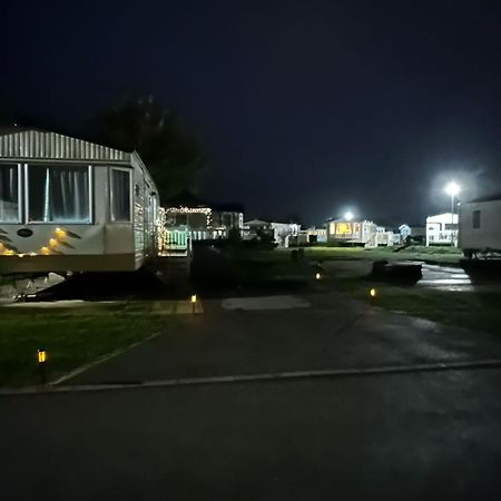 Tattershall Lakes Hot Tub Lodge Breaks Luaran gambar