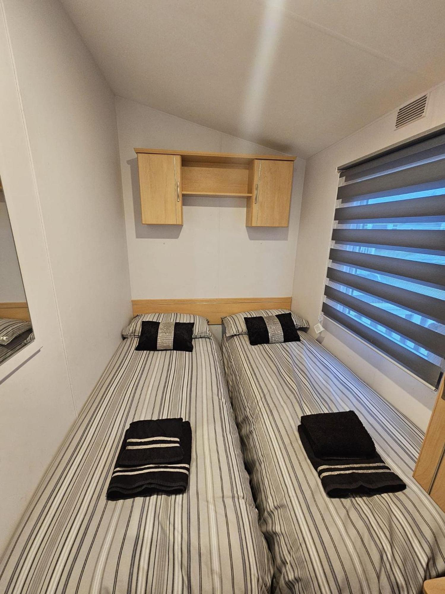 Tattershall Lakes Hot Tub Lodge Breaks Luaran gambar